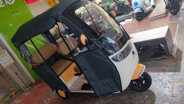 Elektryczny trójkołowiec dla pasażerów